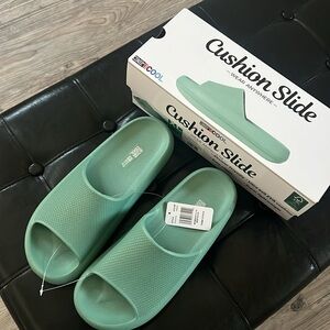 ‼️Brand New‼️Cushion Slide XL Green